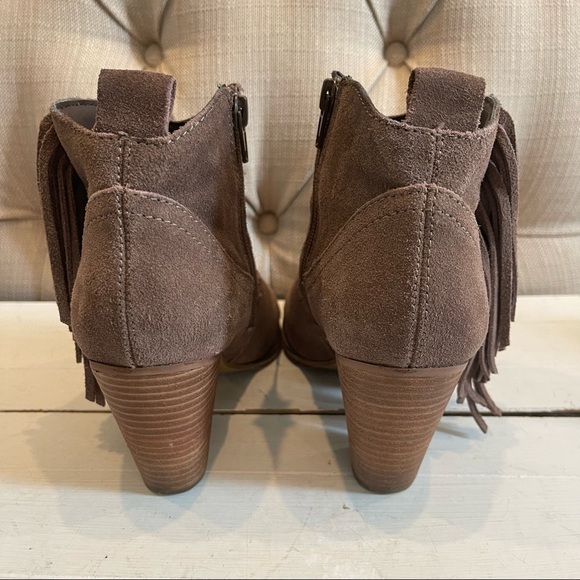 Steve Madden Tasseled Fringe Ohio Ankle Boots Suede Leather Taupe Size 7.5 - Picture 4 of 11